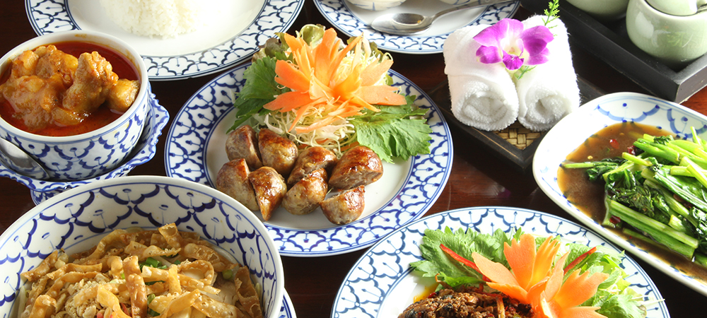 タイ人シェフが創りあげるタイ料理の数々をどうぞ心行くまでご堪能ください